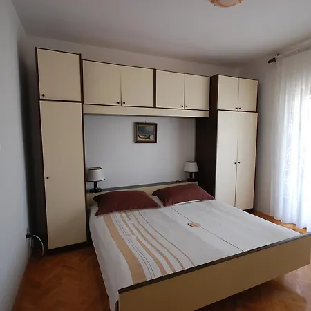 Alex By El-pi Tours * Njivice