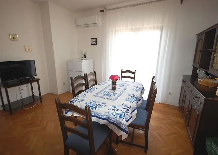 Alex By El-pi Tours Njivice