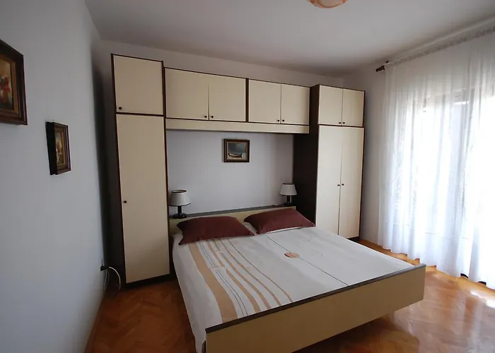 Alex By El-pi Tours * Njivice